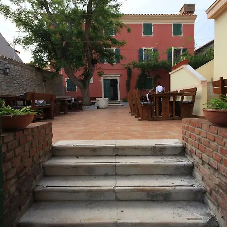Hotel Sali מלון 3*