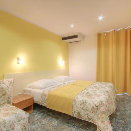 Hotel Sali ホテル